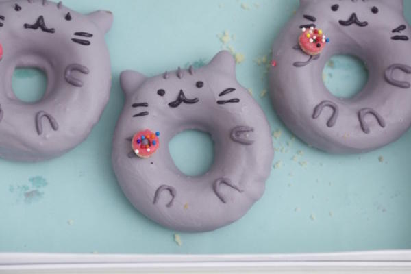 pusheen cat donuts