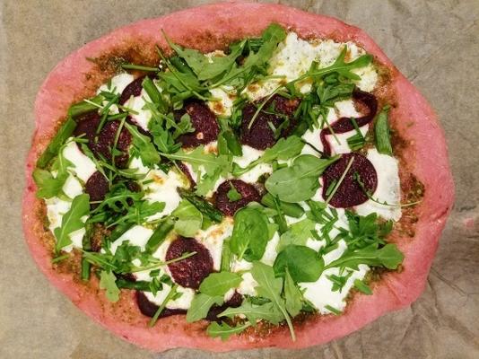 roze bieten korst pizza