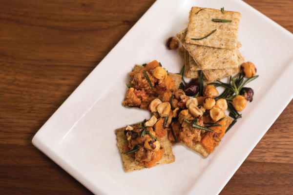 zoete aardappel en afgebrokkeld chorizo-voorgerecht