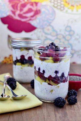 make-ahead fruit en yoghurt ontbijt parfaits