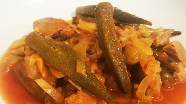 Albanees lam en okra stoofpot