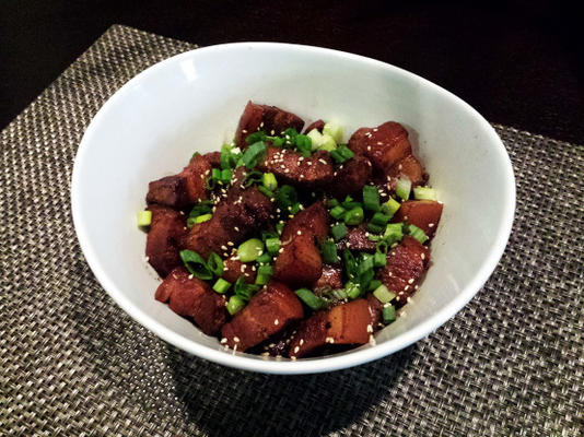 Chinees roodgekookte buikspek, gestoofd