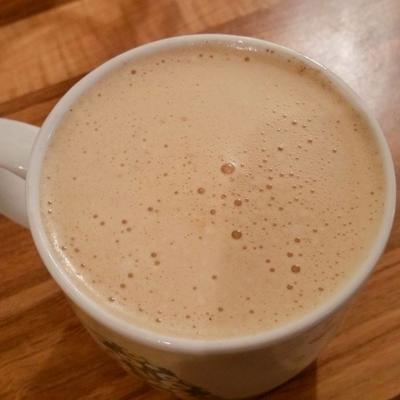 warme, boterachtige koffie (kogelvrije koffie)