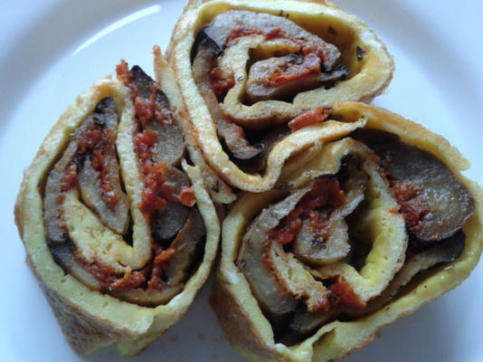 aubergine en pesto rosso rolde omelet