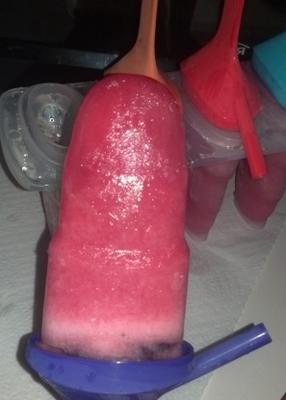 aardbeien-citroen bevroren ijslollys