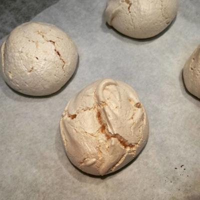 marshmallowy meringues