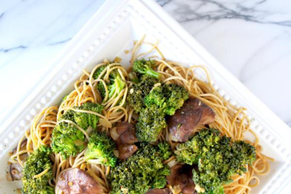 shiitake broccoli noedels