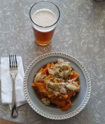 scampi-stijl krab tagliatelle met bier