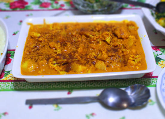 Gobi Masala (Bengaals bloemkool en aardappel in een gekruide tomaat