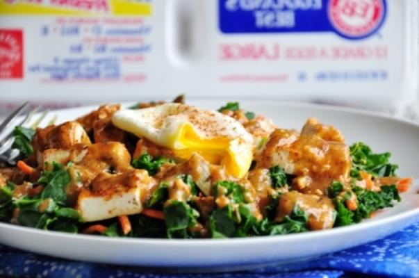 Eggland's beste Cajun tofu en boerenkool salade