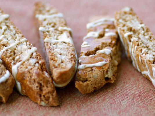 esdoorn walnoot biscotti met maple glazuur