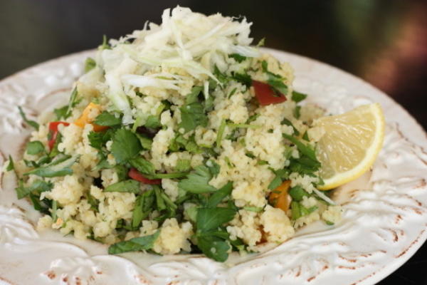 gemakkelijke veganistische, gebarsten tarwensalade