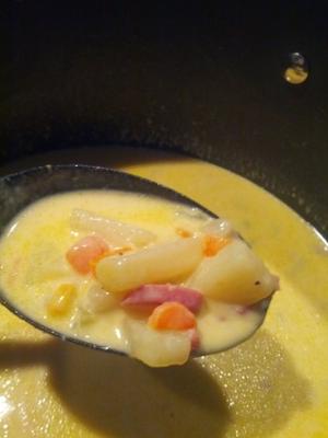 kaasachtige aardappel soep met ham