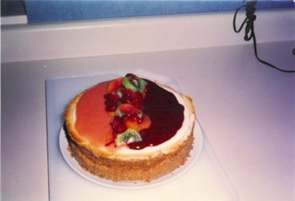 New York cheesecake met frambozen en perziksauzen