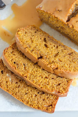 pompoenbrood met gezouten caramelglazuur