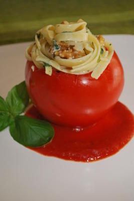 romige linguini gevulde tomaat a1