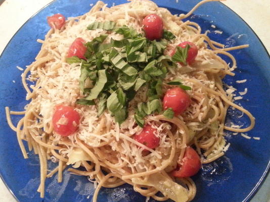pasta met artisjokken, tomaten en feta