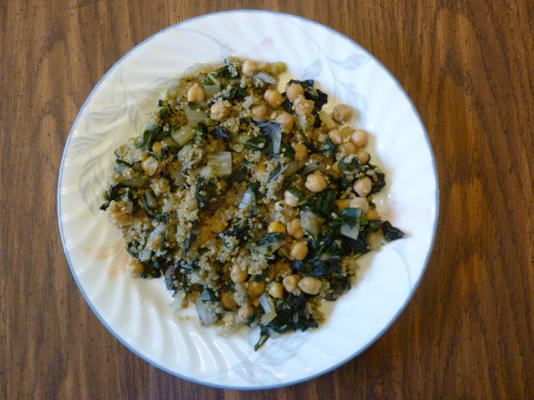 quinoa met snijbiet en kikkererwten