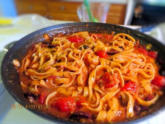 pasta met tomaten en basilicum - geen persen, gewoon roeren