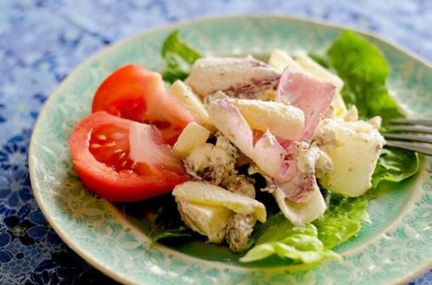 andijvie salade met appel, geitenkaas en walnoten