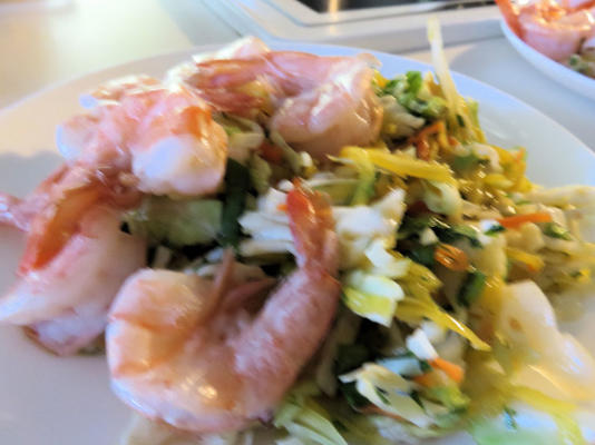 thai andldquo; zomer rollandrdquo; salade met garnalen en mango