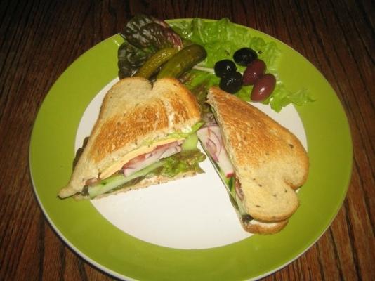 avocado rosbief en chipotle gerookte broodje gouda kaas