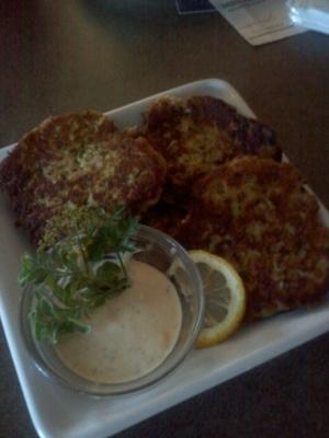 gesnipperde zuchinni pasteitjes met tonijn