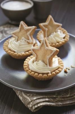 ontwerp een stijlvolle feestelijke spread met prachtige taartjes