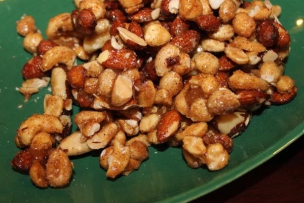 gekruide honing-geglazuurde noten