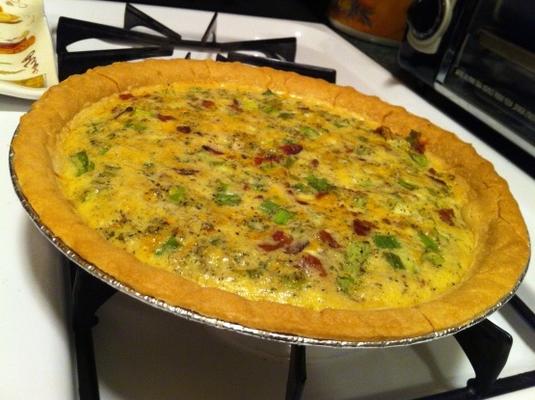 snel en gemakkelijk spek, cheddar, scallion quiche