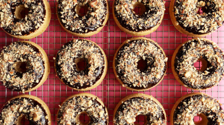 zoete en zoute gebakken donuts