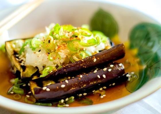 gegrilde aubergine in pittige marinade (glutenvrij, veganistisch)