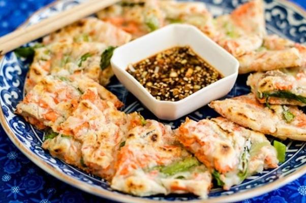 glutenvrije Koreaanse zalm en lente-uitjes (pajeon)