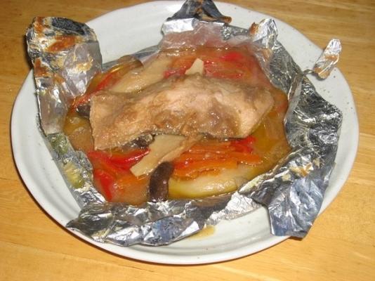 miso-gearomatiseerde zalm in foliepakketten