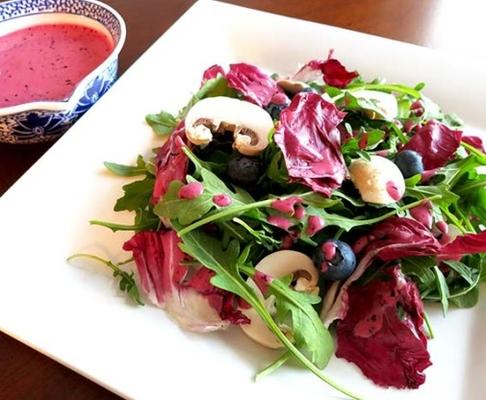 rucola salade met bosbessensaus