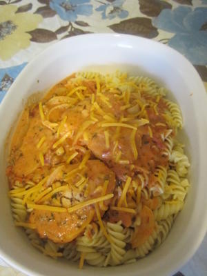 semi-huisgemaakte gegrilde kip en pittige pasta