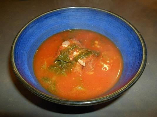 gekruide tomatenbonesoep met greens met lookbrood