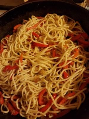 spaghettini met paprika en zand
