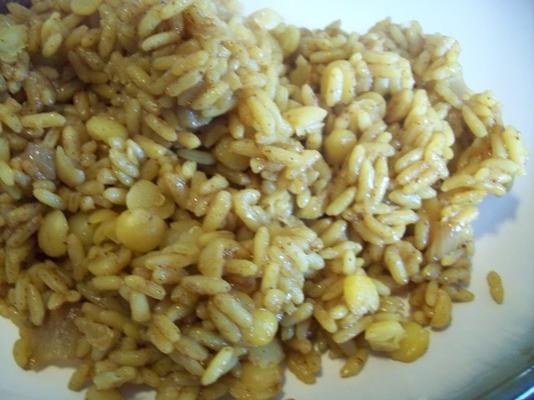 Oost-Indische gemorste erwtenpilaf