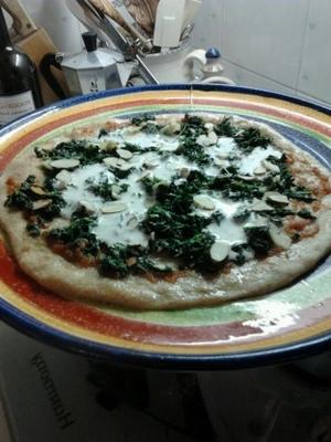 verteringsdieet: pizza met verwelkte groentjes, ricotta en amandelen