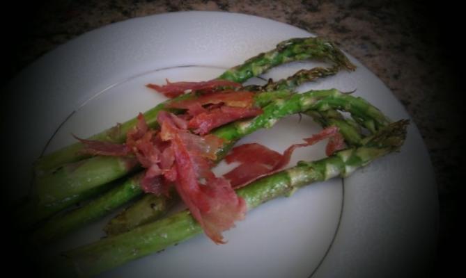 asperges met proscuitto-chips