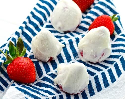 yoghurt bedekt aardbeien