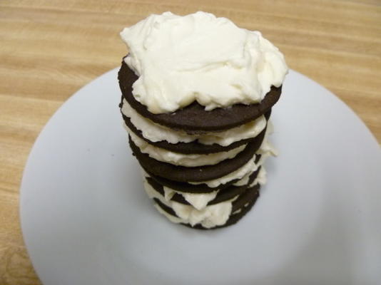 chocolade wafeltje ijs vak cake met verse aardbeien