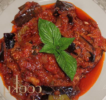 aubergines en paprika's met basilicum