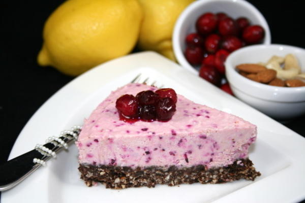 rauwe veganistische citroen cranberry cheesecake