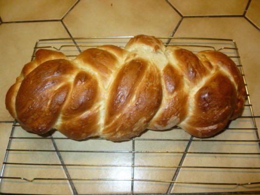 manchred loeb's challah (joan nathan)