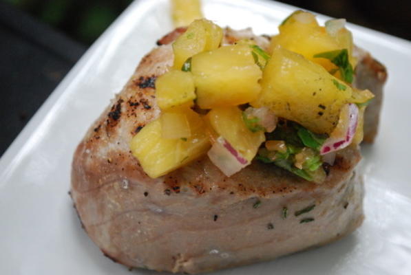 geelvintonijn met verse ananassalsa