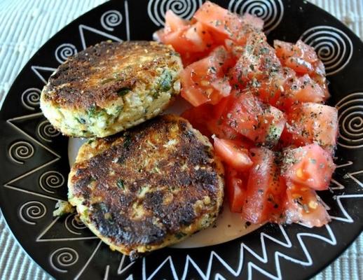 gefrituurde ricotta pasteitjes met tomatensalade