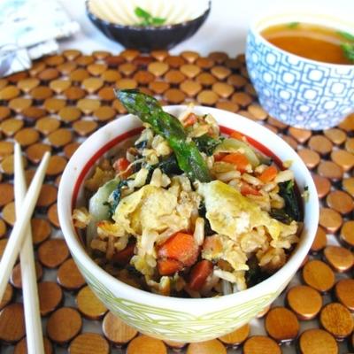 eenvoudige gemberachtige gefrituurde rijst