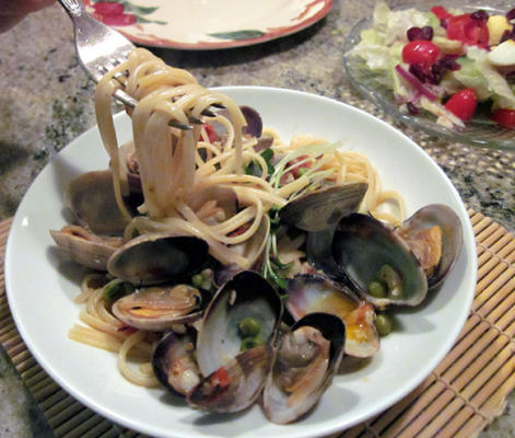 linguine con vongole met erwten